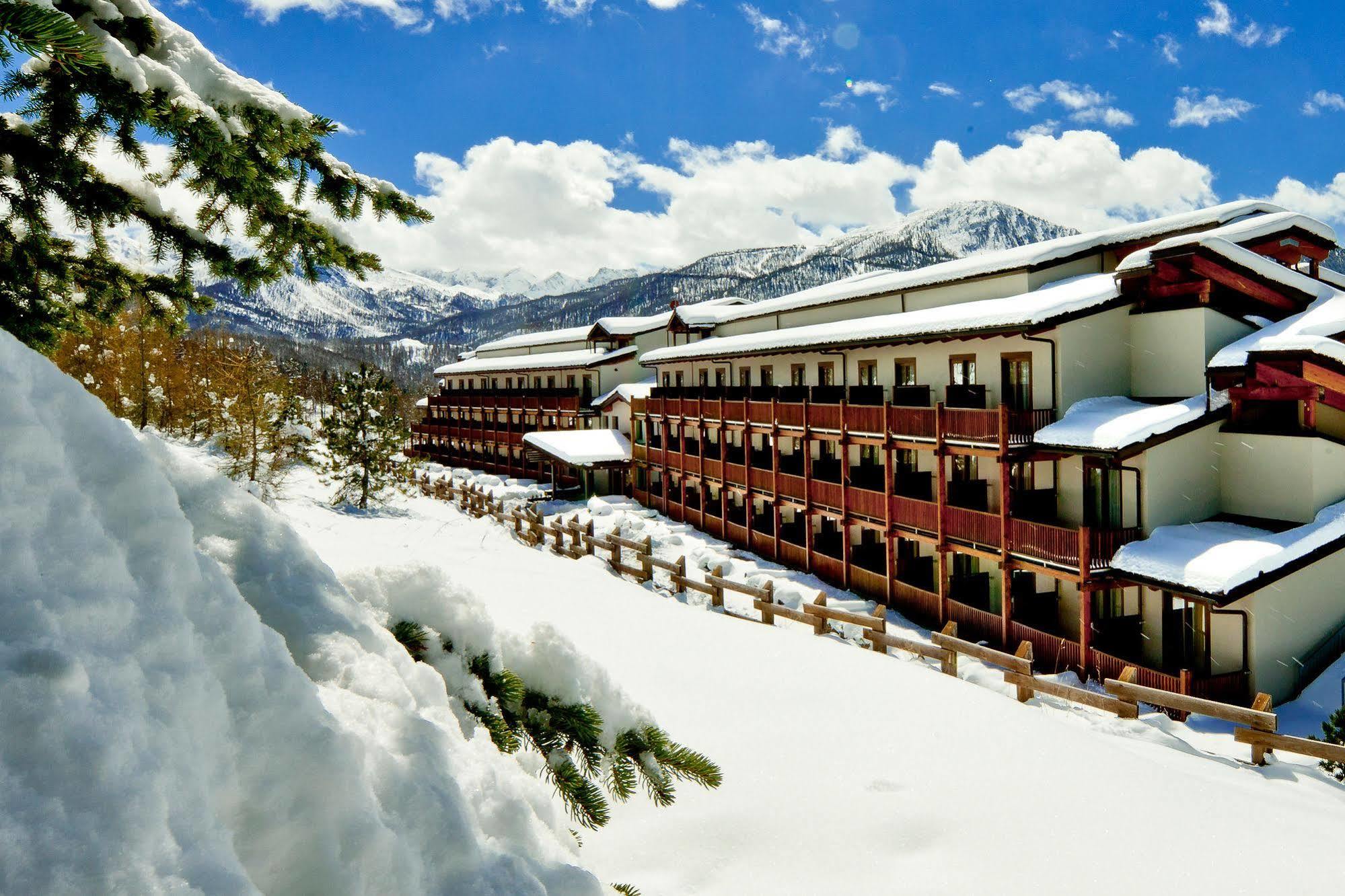 Hotel Sansicario Majestic Cesana Torinese Exterior foto